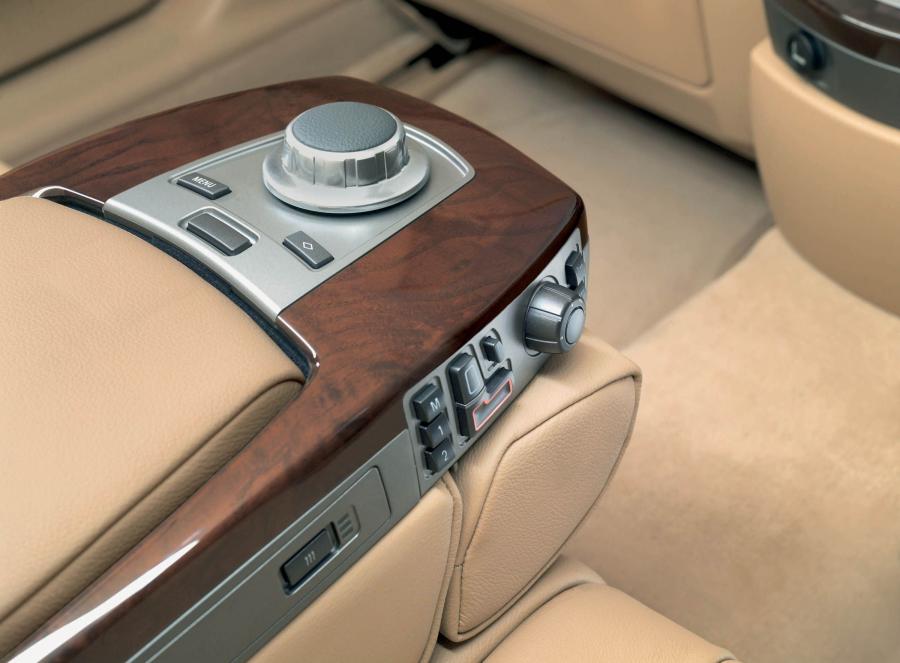  BMW 7-Series L 2006 года  (фото 52 из 89)